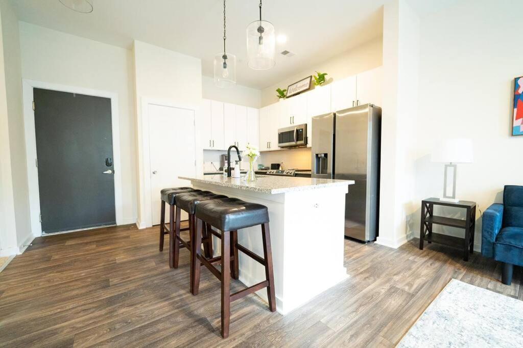 Apartamento Luxury Wifi, Gym, Pool, Shops & Food! Unit 329 Charlotte